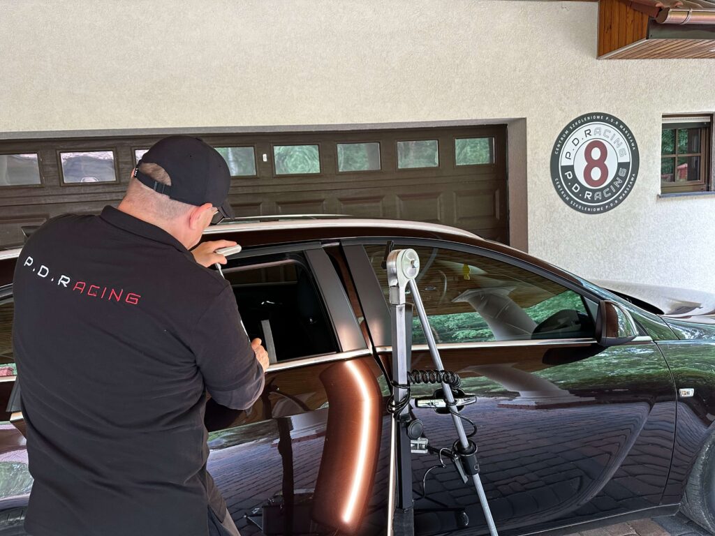 usuwanie wgnieceń techniką PDR na całym samochodzie