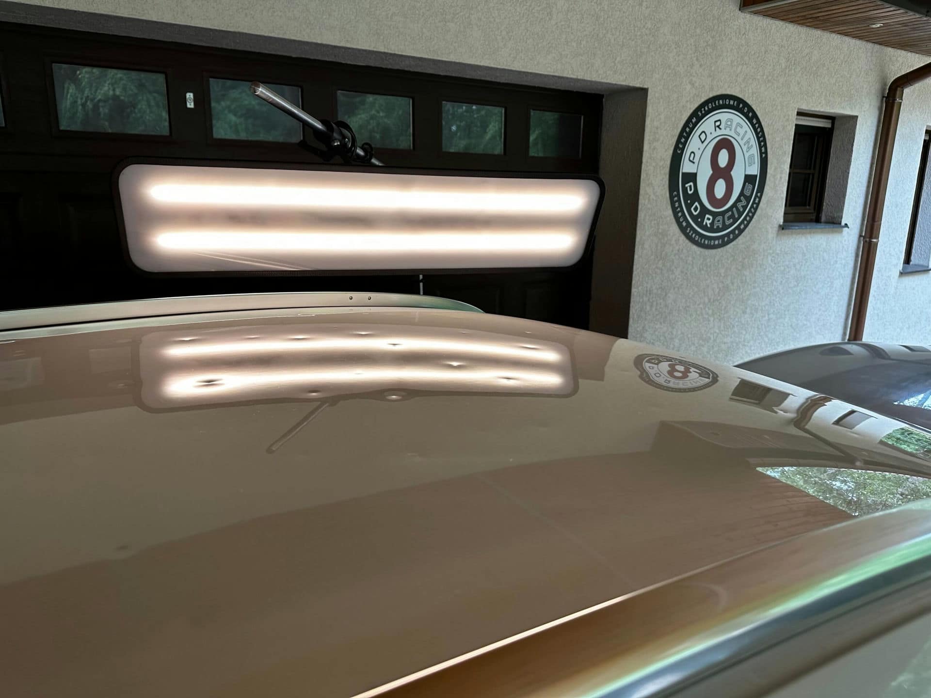 wgniecenia na karoserii samochodu